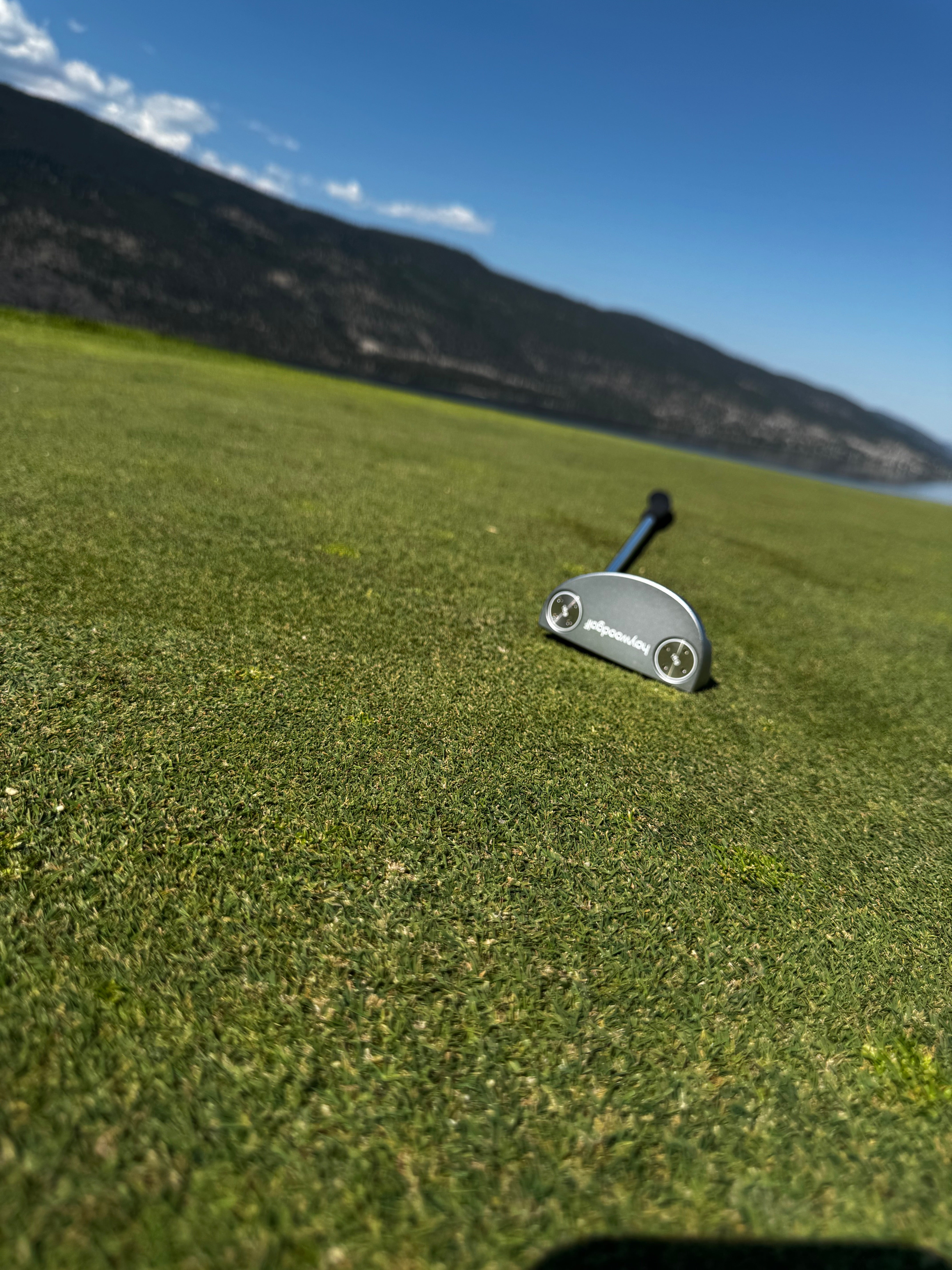 Player using Mid Mallet Putter