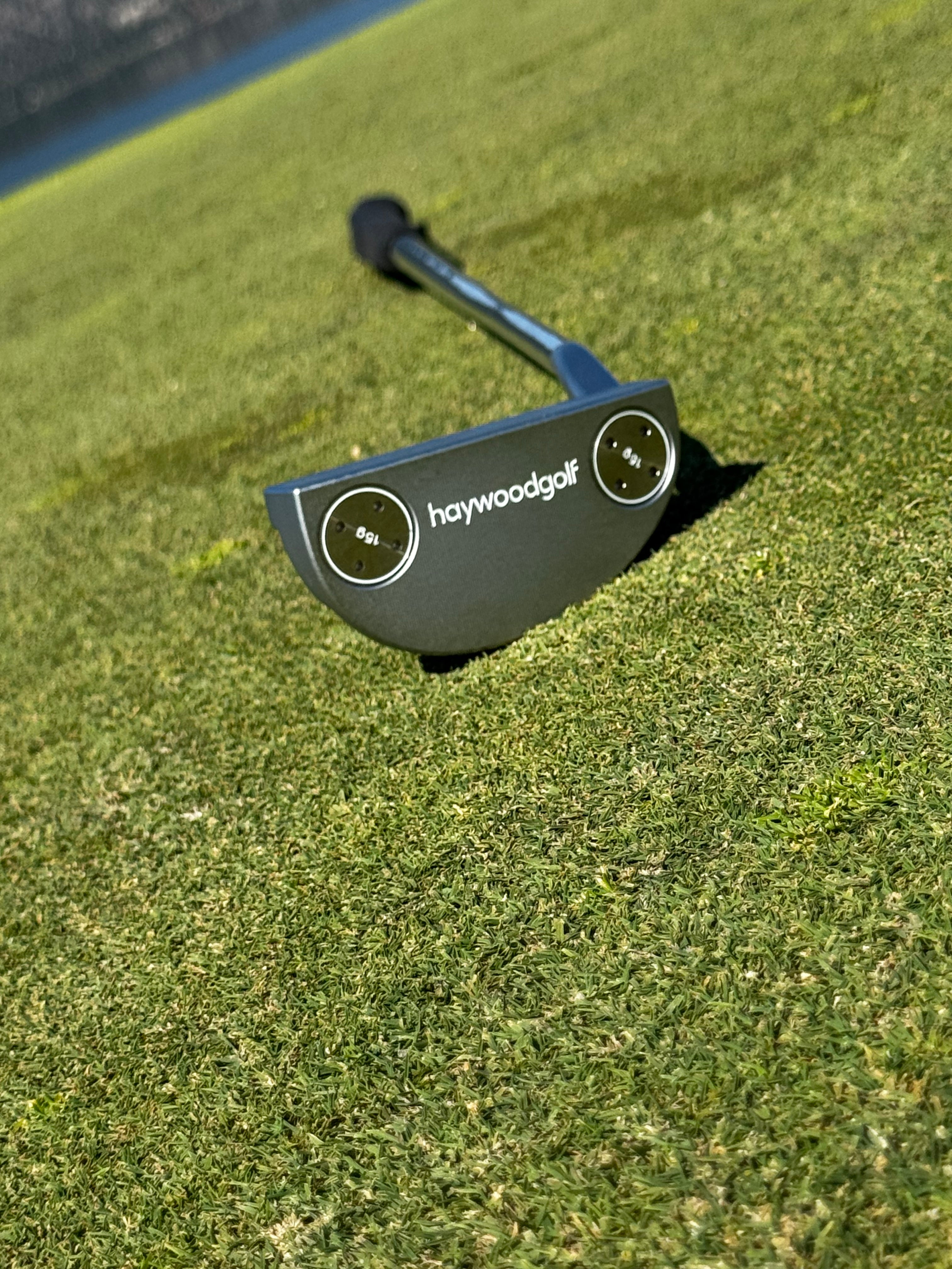 Player using Mid Mallet Putter